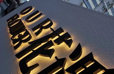 苗栗嘉旺招牌43年職人施工現場 - 專業苗栗精緻招牌工藝展示