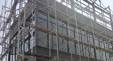 高處鷹架的懸吊式施工架結構穩定圖